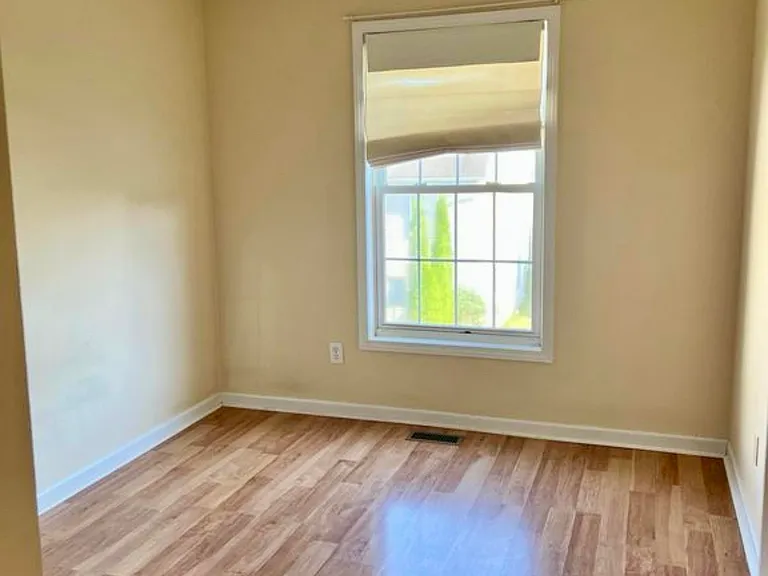 3410 S Oaklawn Cir — Photo 5
