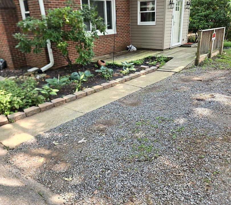 1st image of 23613 Woodfield Rd