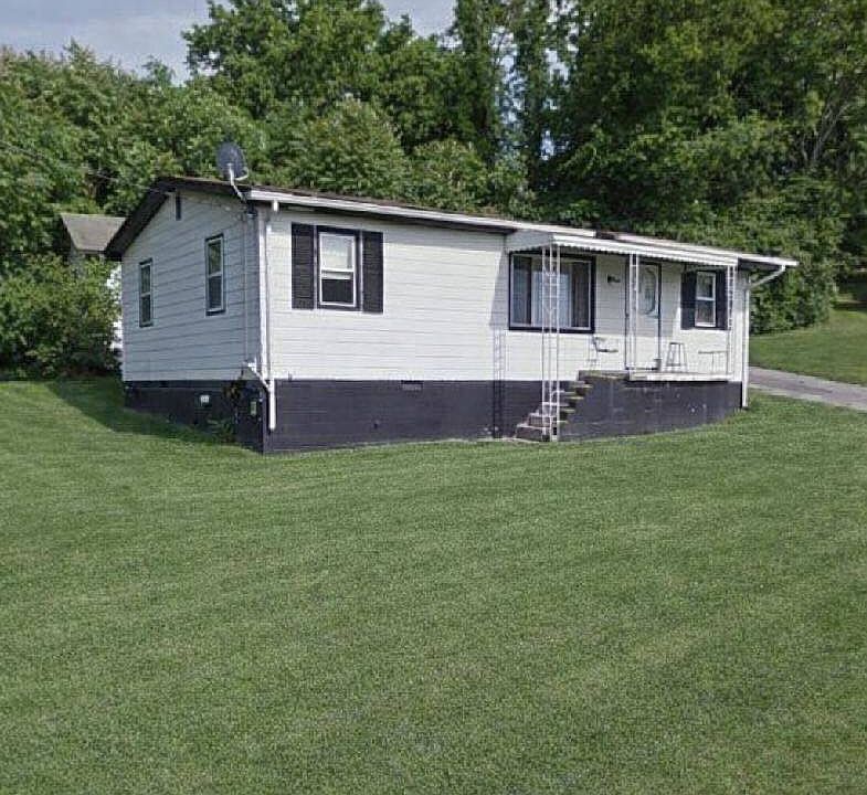 2nd image of 105 Robinson St