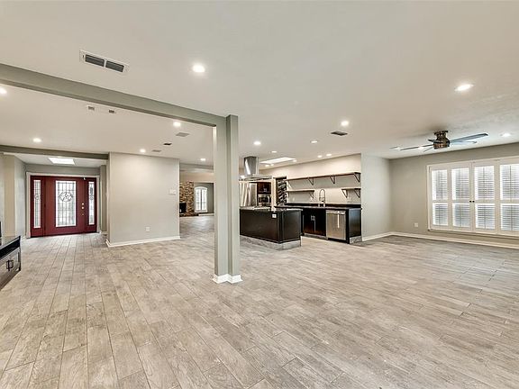 3rd image of 4215 Country Brook Dr