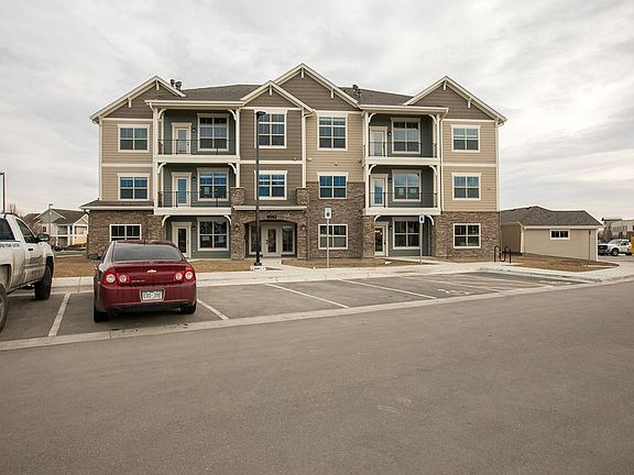 2nd image of 4642 Hahns Peak Dr #204