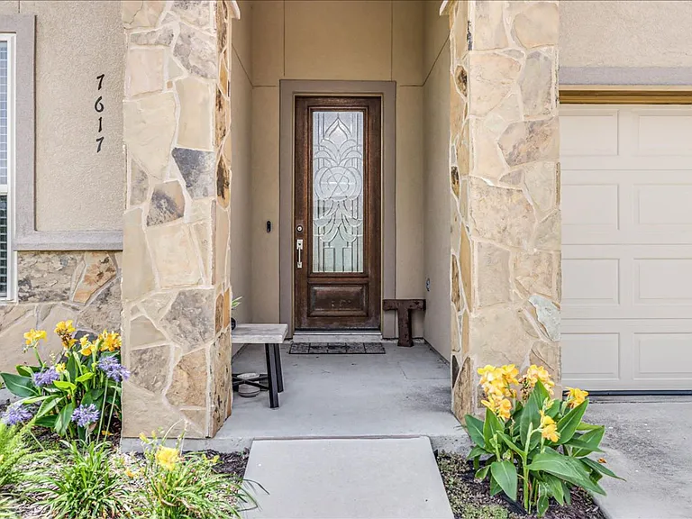 7617 Diamond Dr — Photo 4