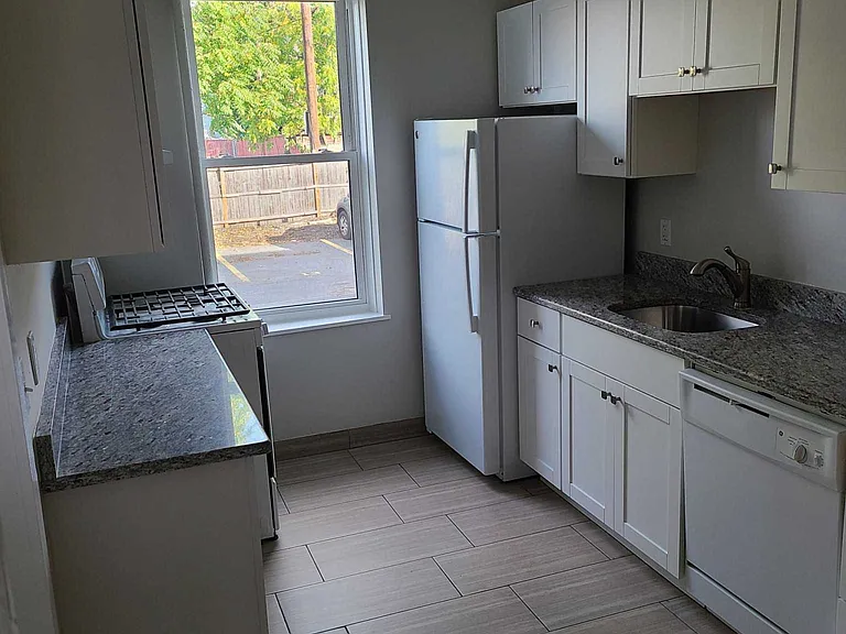 Farrington Ave — Photo 15