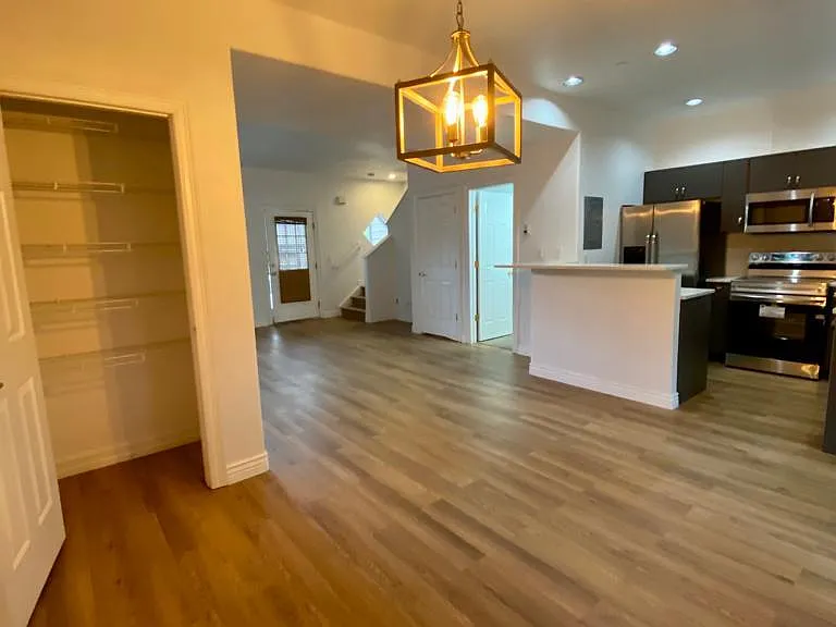 824 Kingdom Dr — Photo 2