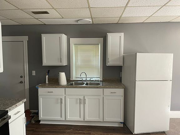 4th image of 13623 Main St #3