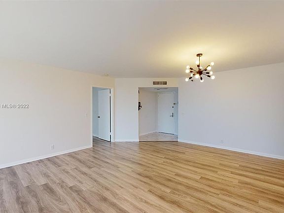 5th image of 3300 NE 191st St APT 407