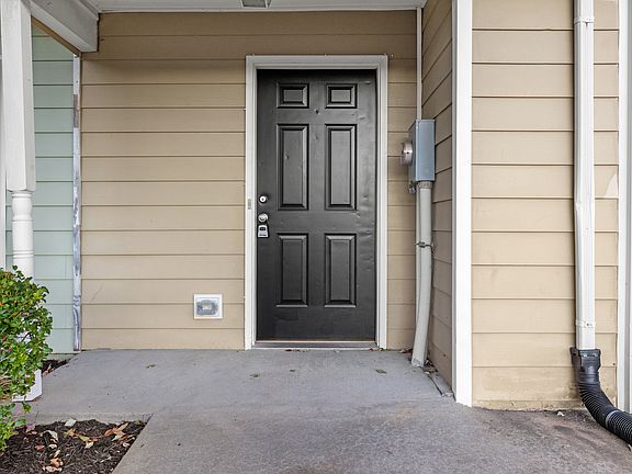 3rd image of 228 Bass Pond Glen Dr