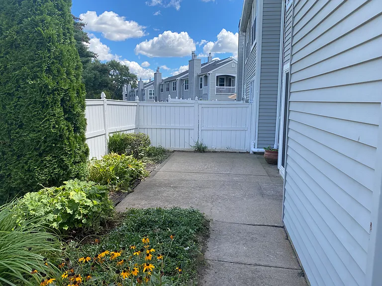 691A Rose Hollow Dr #691A — Photo 7