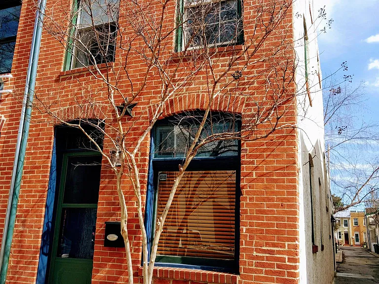 317 S Washington St — Photo 1