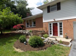 1142 Nissley Rd, Lancaster, PA 17601