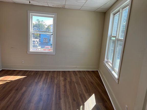2nd image of 648 Forest Ave #3