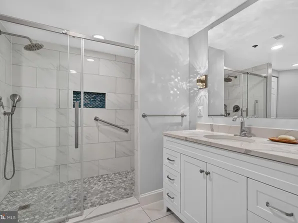 5802 Nicholson Ln #2-602, Rockville, MD 20852
