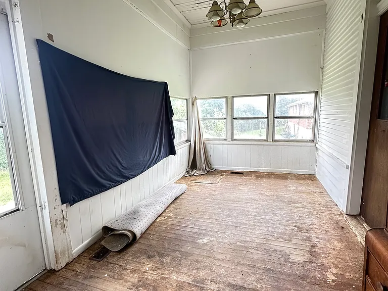 400 N Locust St — Photo 9