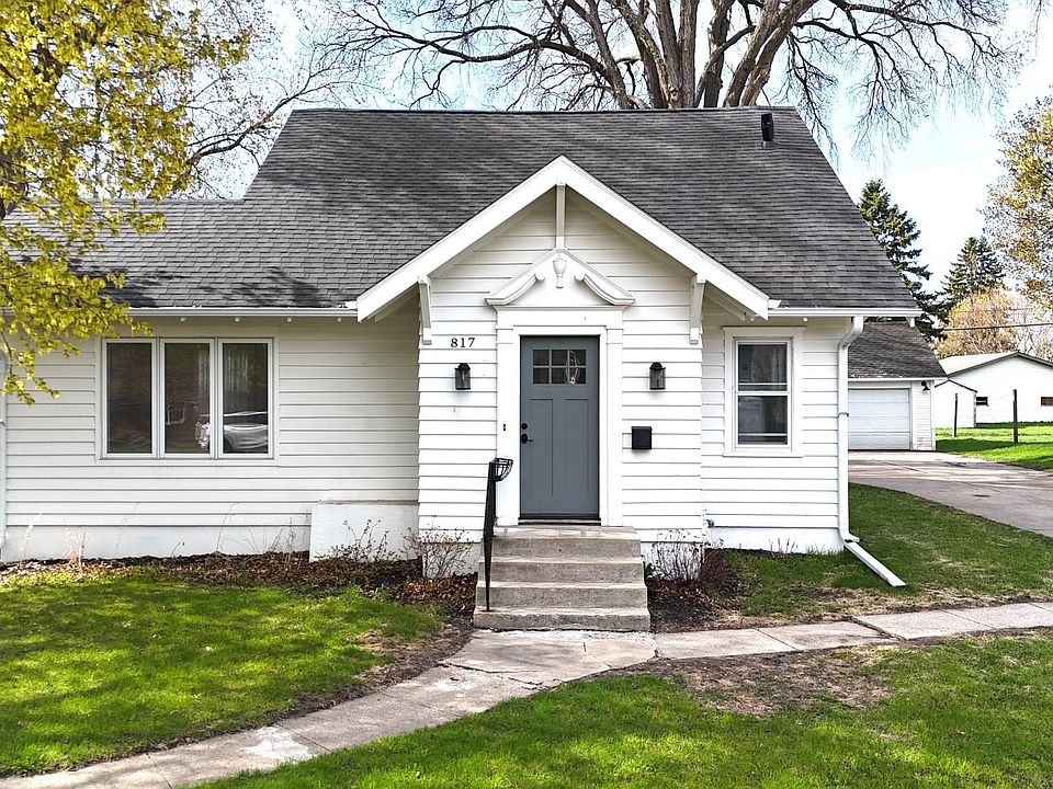 1st image of 817 W Lincoln Ave