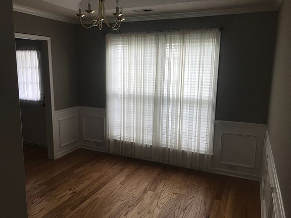 5th image of 405 Greymist Dr