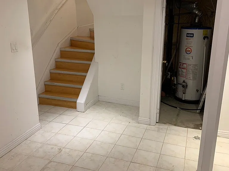 147 Cairncross Cres S — Photo 18
