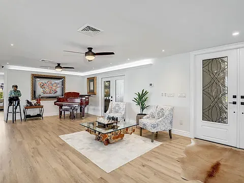 356 Nassau Ct — Photo 5