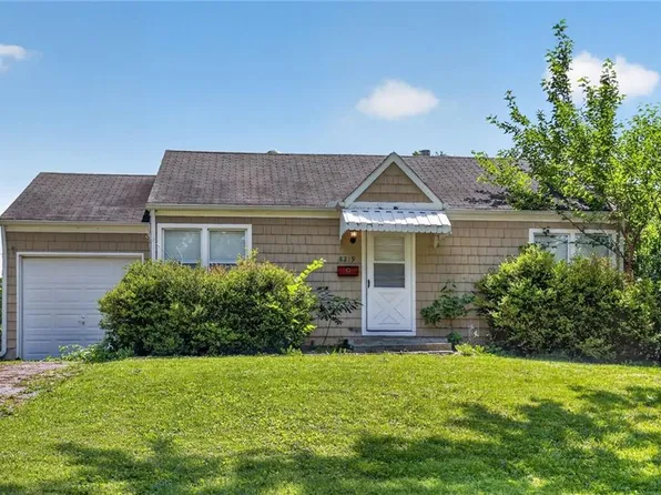 8219 Woodward St, Overland Park, KS 66204