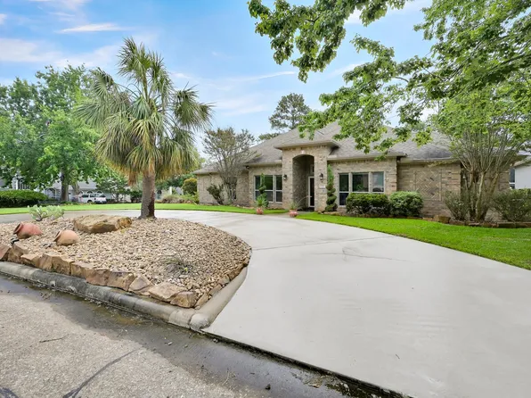 221 Edgewood Dr, Montgomery, TX 77356