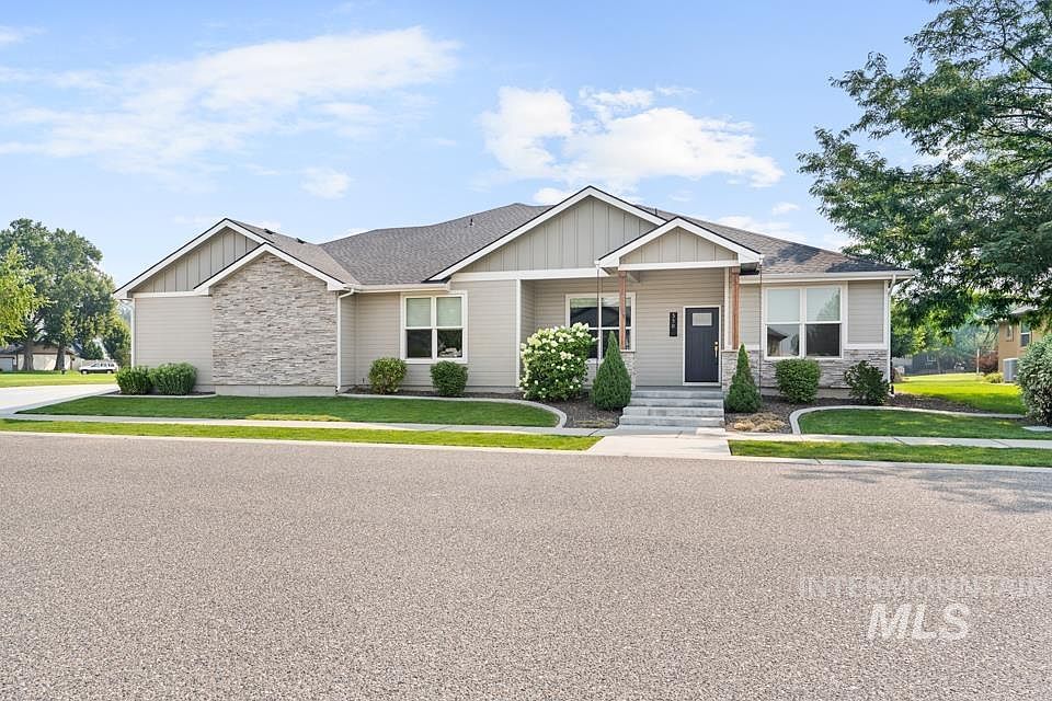 1st image of 550 Syringa Falls Ct