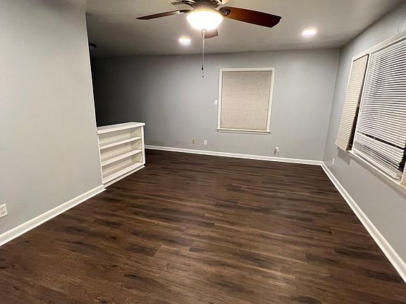 2nd image of 3224 Sarah St