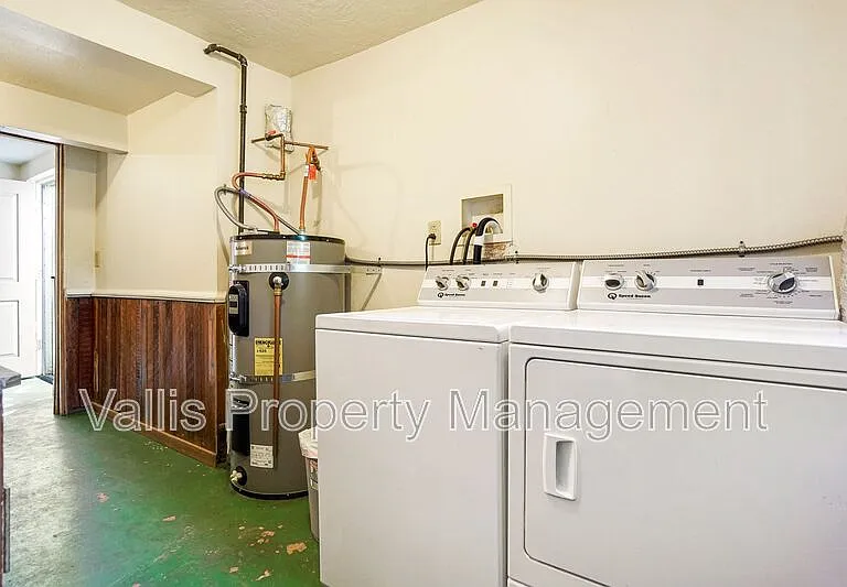 2185 Trade St SE — Photo 15