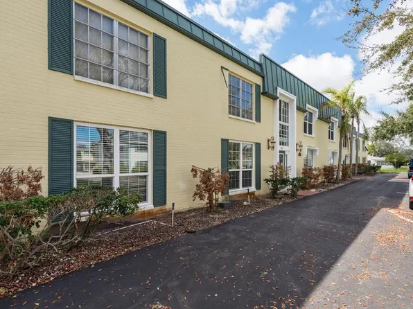 515 Bayview Dr NE APT 4, Saint Petersburg, FL 33704