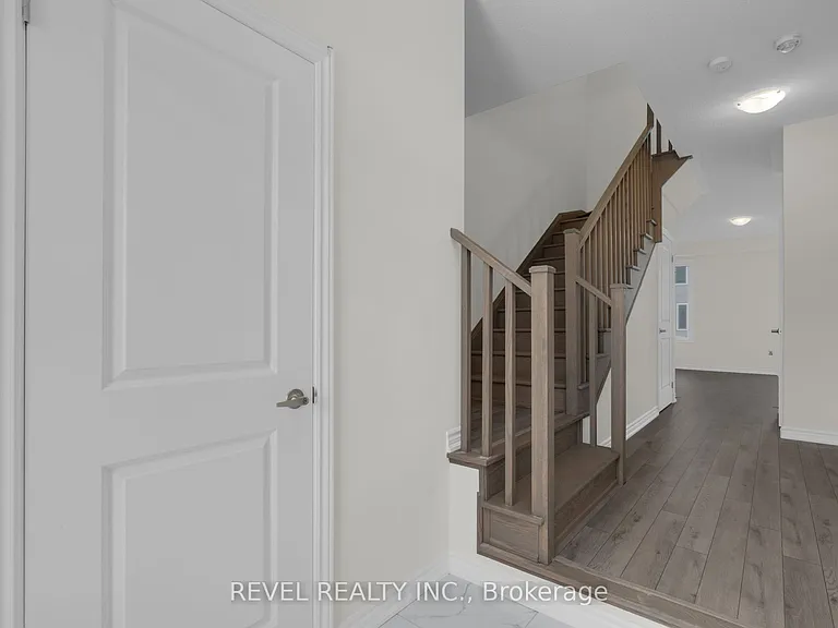 4 Rochester Dr — Photo 4