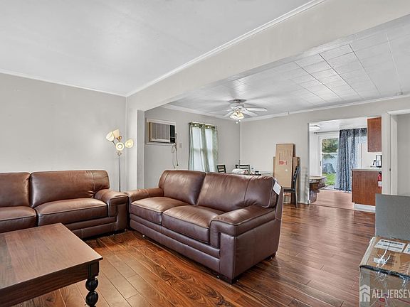 3rd image of 24 Hillcrest Ave