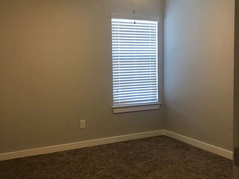 925 Chaparral Trl — Photo 15