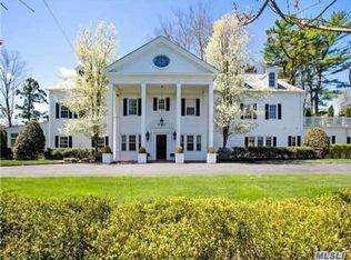 7 Forte Dr #A, Old Westbury, NY 11568