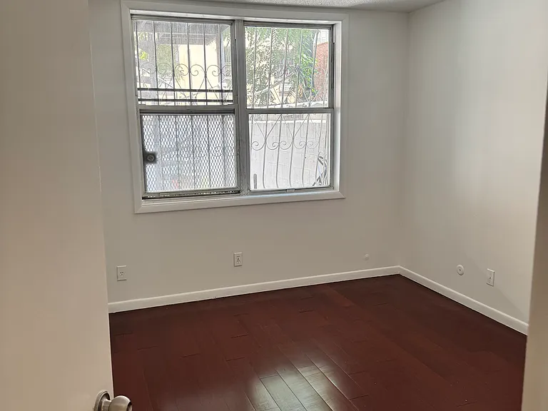 439 E 147th St #1 — Photo 5