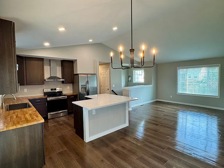 1224 Farmcrest Dr — Photo 3