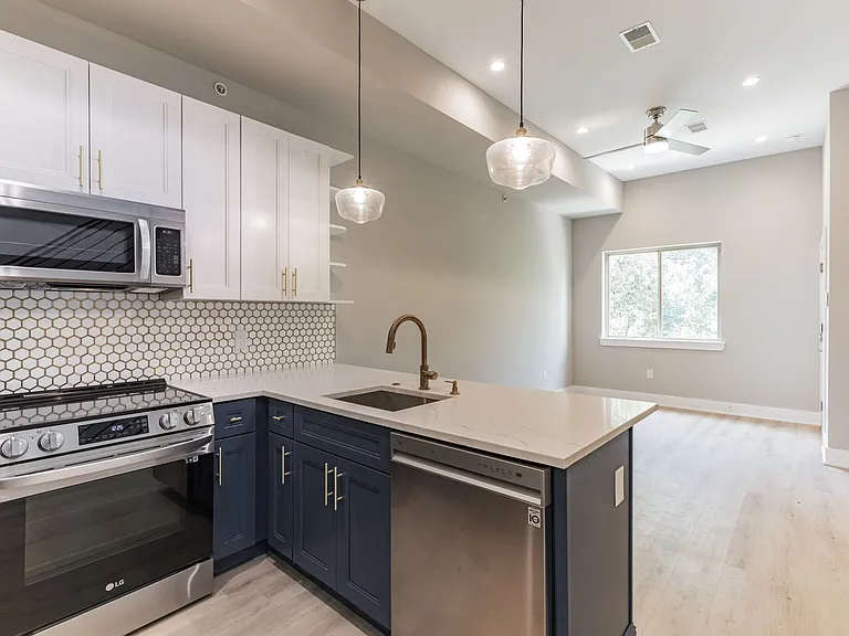 1609 Ogden St — Photo 8