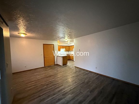 5th image of 2705 E Queen Ave #2707