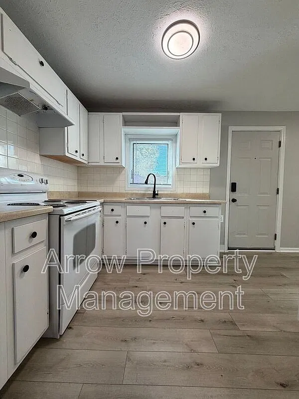 1 bed, 1.0 bath, $750 — Photo 2
