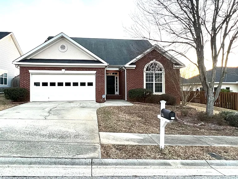 702 Wickham Dr — Photo 1