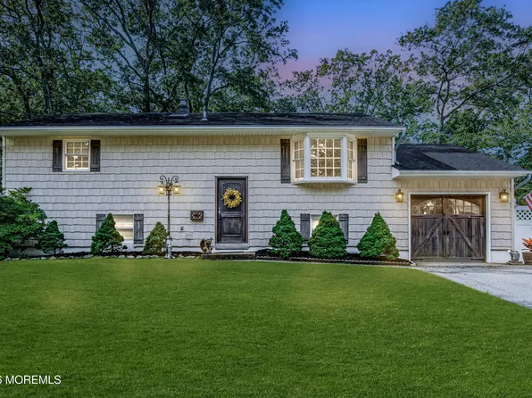52 Darien Road, Howell, NJ 07731