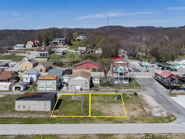 118 E Water St, Grafton, IL 62037