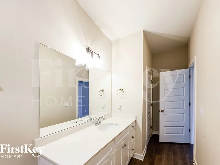 262 Wolf Rd W — Photo 10