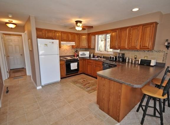4th image of 4 Island View Dr