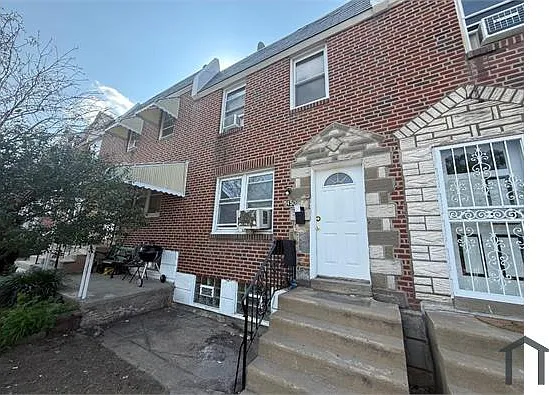 5150 Penn St — Photo 2