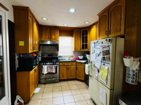 130-10 58th Avenue image 3 of 7