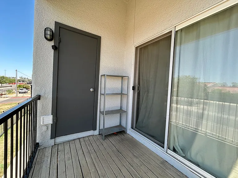740 W Elm St #235 — Photo 18