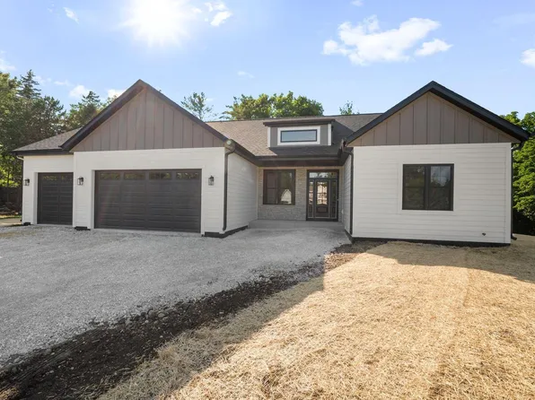 W332N4520 Grace COURT, Nashotah, WI 53058