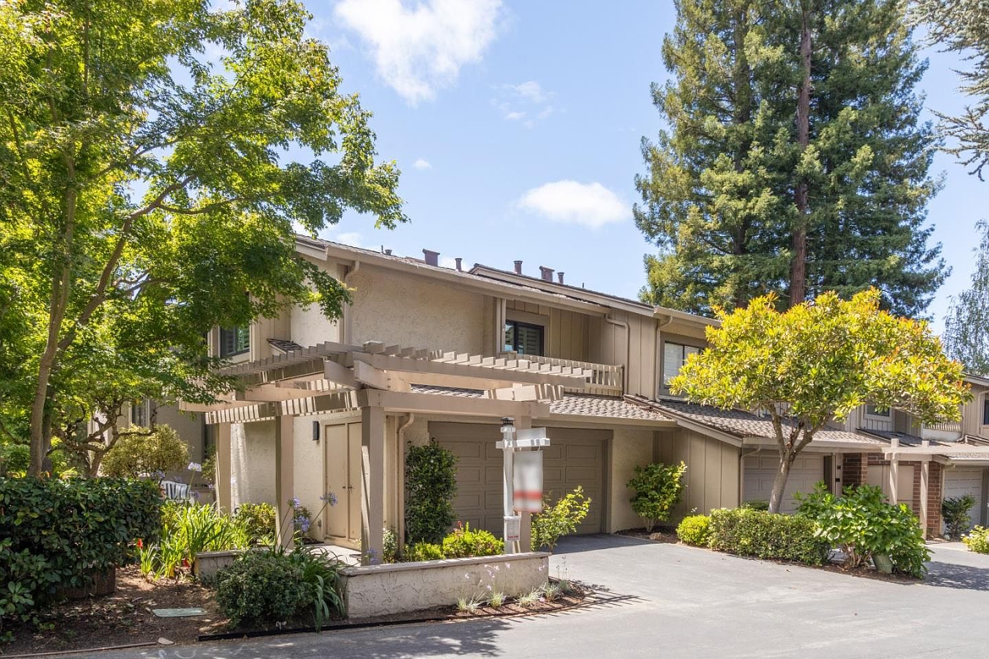 546 Sand Hill Cir