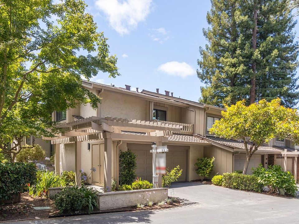 1st image of 546 Sand Hill Cir