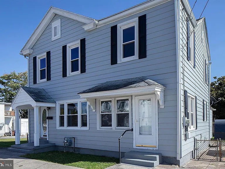 340 S Wood St — Photo 3