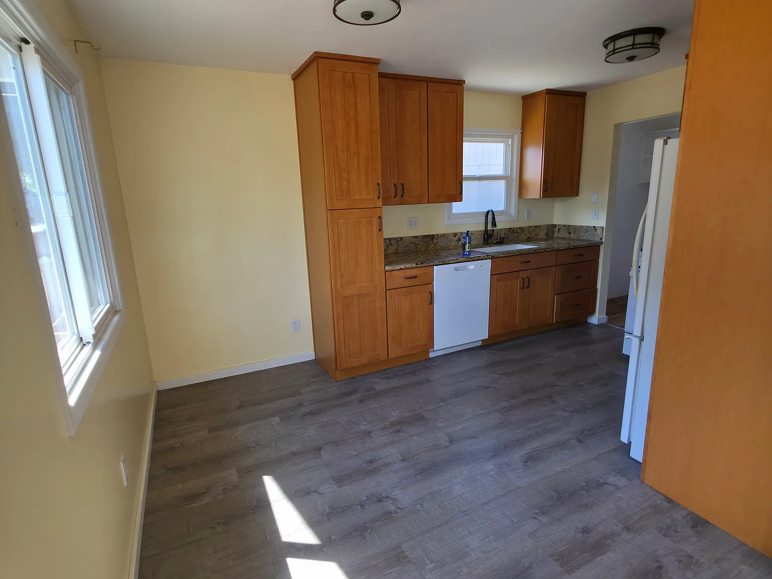 3 bed, 888 sqft, $2,300 — Photo 4