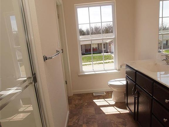 5th image of 1719 Saint Charles Dr